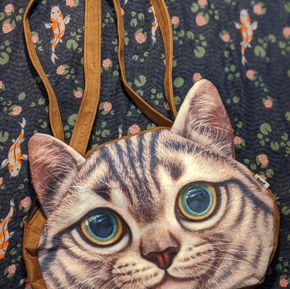 Adorable cat bag!